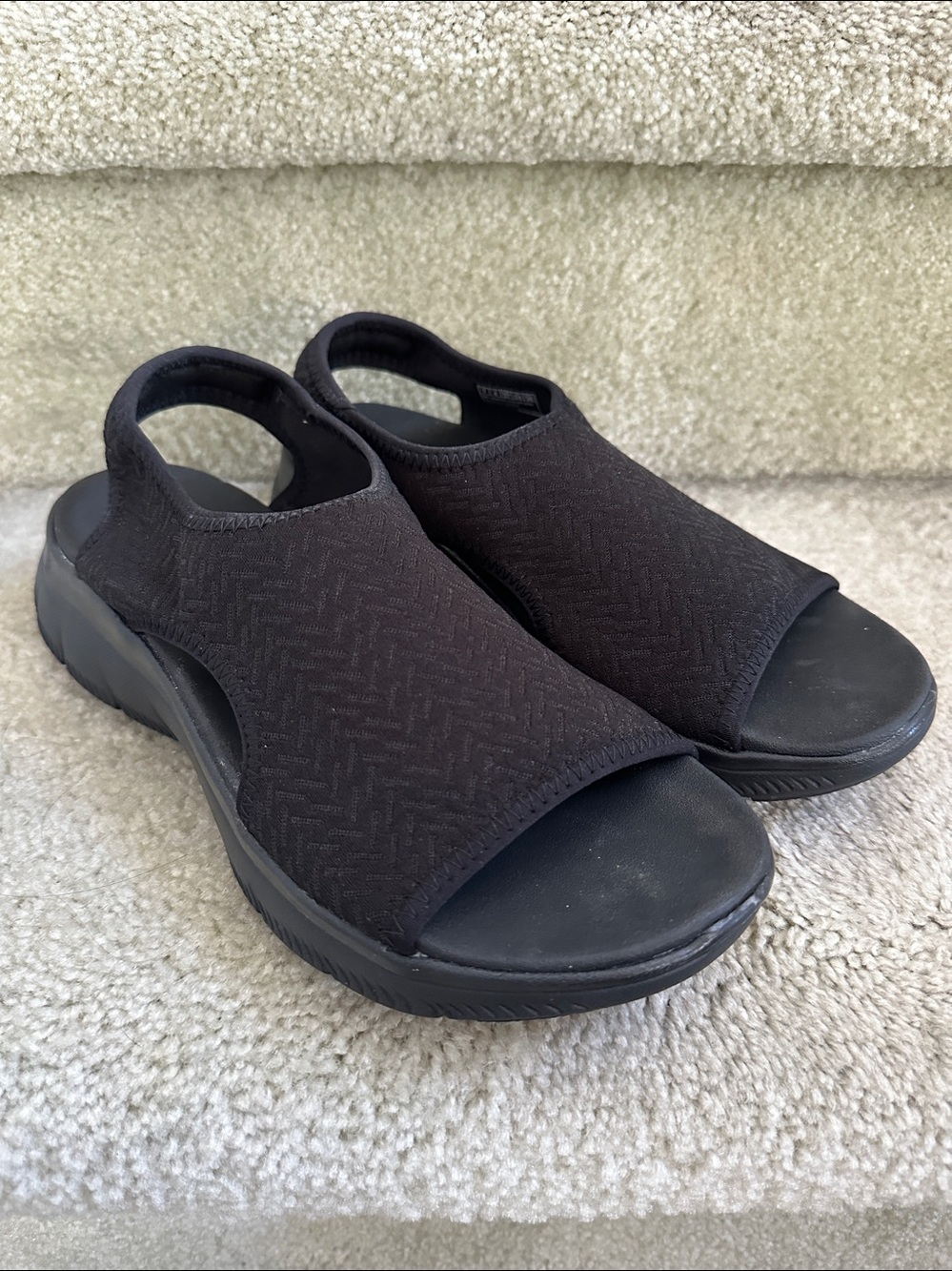Skechers Summits Outta Here Yoga Foam Stretch Fit Sandals in Black Women's Sz 7 - Picture 2 of 10